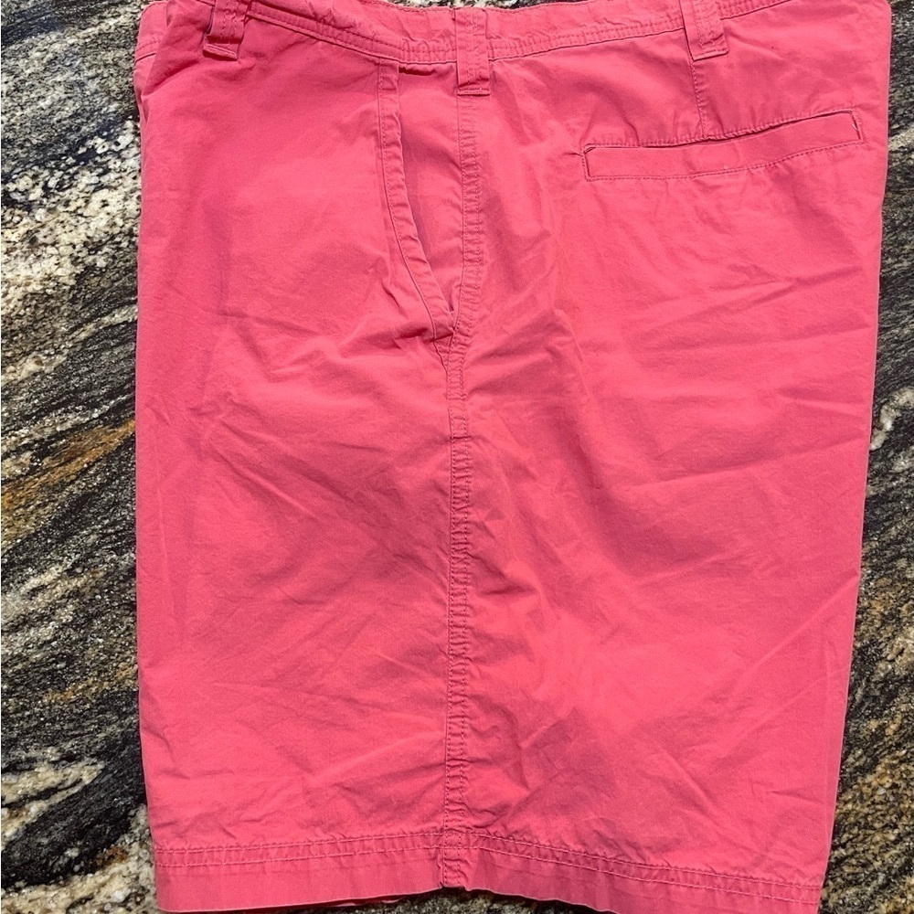 Sz 40W10L‎ Columbia Mens Pink 4 pocket Shorts NWOT still has extra button.
